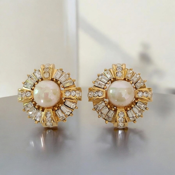 Vintage CHRISTIAN DIOR Pearl Baguette Rhinestone Clip on Earrings - Picture 1 of 7